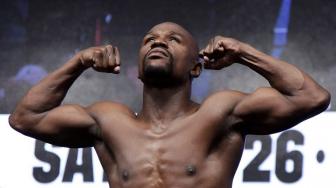 Floyd Mayweather Jr Tantang Kickboxer Jepang di Malam Tahun Baru