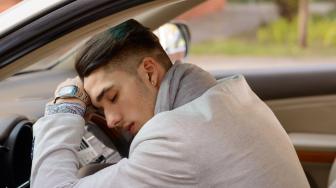 Simak, Ini Bahaya Tidur di Mobil dalam Kondisi Mesin Menyala