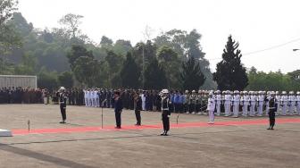 Jokowi Peringati Hari Pahlawan di TMP Cikutra Bandung