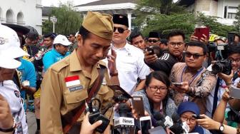 Jokowi Keluarkan Pistol dari Tas, Ridwan Kamil Malah Ketawa