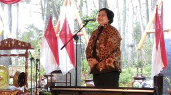 Kasih SK Perhutanan Sosial, Menteri Nurbaya: Jokowi Peduli Petani