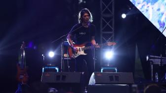 Grup band Kidnap Katrina beraksi pada acara "90's Festival" di JIEXPO Kemayoran, Jakarta, Sabtu (10/11). [Suara.com/Muhaimin A Untung]