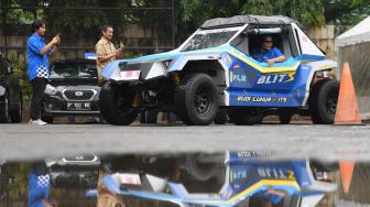 Memulas Kembali Warna Biru di Langit dengan Mobil Listrik