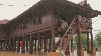 Suasana cagar budaya rumah Si Pitung di daerah Marunda, Jakarta Utara, Selasa (13/11). (Suara.com/Fakhri Hermansyah)