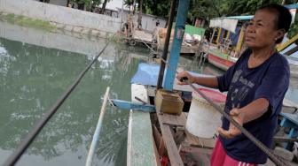 Jasa Perahu Eretan Tetap Bertahan di Ibu Kota