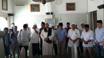 Ziarah ke Makam Habib Kwitang, Sandiaga Gagal Fokus ke PKL