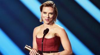 Baru Lahirkan Anak Kedua, 8 Pesona Scarlett Johansson yang Tetap Menawan
