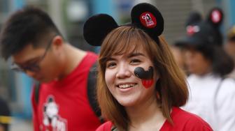 Riuhnya Parade 90 Tahun Mickey Mouse