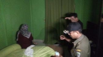 Bukannya Sahur, Pak Kades Digerebek Warga di Rumah Janda Pemilik Kantin