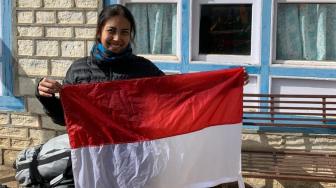 Keren, Penerjun Payung Perempuan Indonesia Taklukan Mount Everest