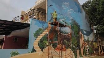 Seniman melukis mural 3D di tembok rumah warga daerah Jagakarsa, Jakarta Selatan, Minggu (25/11). (Suara.com/Fakhri Hermansyah)