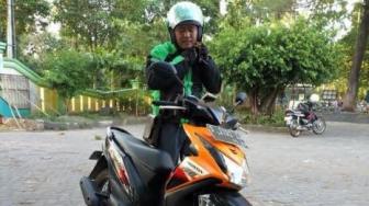 Gaji Kurang, Guru SD Zainul Abidin Jadi Tukang Ojek Online