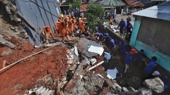 Pasca Longsor, Anies Akan Gusur Rumah di Pasar Rebo yang Tak Punya IMB