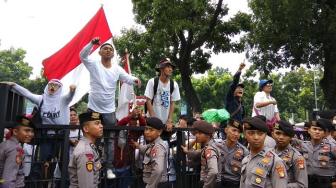 Massa Penolak Reuni 212: Tauhid Adanya di Hati, Bukan di Bendera!