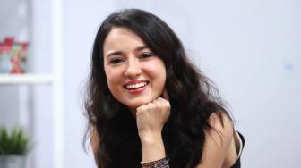 Julie Estelle Dikontrak Agensi Hollywood