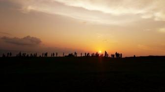 Wow, Bisa Lihat Sunrise dan Sunset di Bukit Merese Lombok