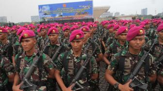 Pasukan Gabungan TNI-Polri mengikuti Apel Kesiapan Natal, Tahun Baru 2019 serta Pemilu legislatif dan Presiden 2019 di Monas, Jakarta, Jumat (30/11). (Suara.com/Fakhri Hermansyah)