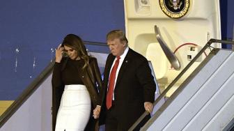 Presiden Amerika Serikat (AS) Donald Trump  bersama Melania Trump tiba di Buenos Aires, Argentina, Kamis (29/11).  [JUAN MABROMATA / AFP]