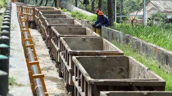 Pekerja tambang emas PT Antam Tbk beraktifitas di pertambangan emas Pongkor, Bogor, Jawa Barat, Jumat (30/11). [Suara.com/Muhaimin A Untung]