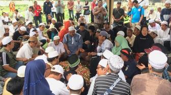 Selain Beri Santunan, Anies Sampaikan Ini ke Keluarga Alm. Muhammad Idris