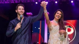 7 Potret Seru Malam Musikal Priyanka Chopra dan Nick Jonas