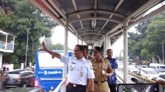 Potret Penerobos Jalur Busway, Anies Kirim ke Dirut TJ Minta Dijagain