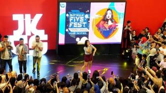 Ada Marion Jola Meriahkan Perayaan Five Fest Mall Ini