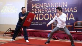 Iko Uwais Tularkan Semangat Beladiri pada Komunitas Olahraga