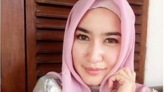 Mau Makin Cantik Berhijab Seperti Mantan Istri Ferry Maryadi? Ini Tipsnya