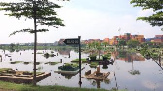 Ribuan Kuburan di Jakarta Utara Terendam Banjir Sejak 2003