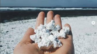 Popcorn Beach, Pantai Indah dengan Hamparan Popcorn