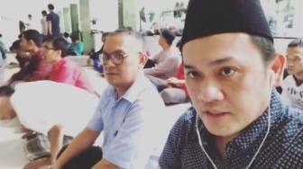 Bikin Video saat Jumatan, Farhat Abbas Dikecam Warganet