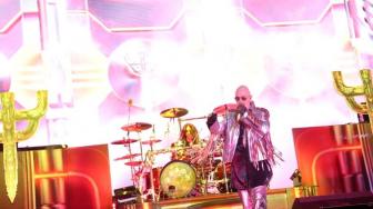 Buka Konser, Judas Priest 'Bakar' Penonton Pakai Firepower