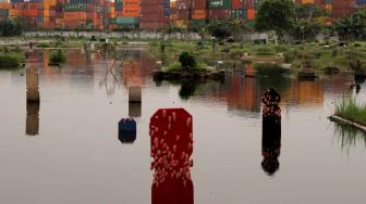 Ribuan Makam TPU semper Terendam Banjir