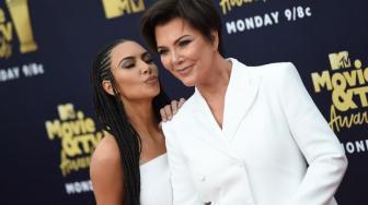 Sambut Hari Ibu, Kim Kardashian dan Kris Jenner Kolaborasi Rilis Parfum