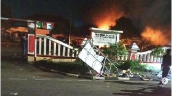 Polsek Cicaras Dibakar Massa, 7 Tahanan Dipindah ke Polda Metro Jaya