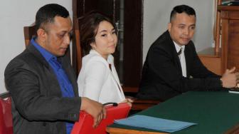 Ekspresi Gisella Anastasia Hadiri Sidang Cerai