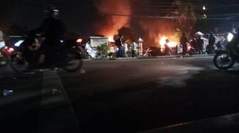 Wartawan Jadi Korban Intimidasi Orang Berbadan Tegap saat Polsek Dibakar