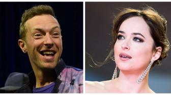 Gelar Konser, Chris Martin Panggil Dakota Johnson 'My Universe'