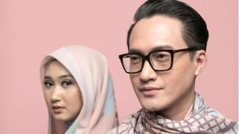 Kolaborasi Dian Pelangi dan Barli Asmara Hadirkan Scarf Unik