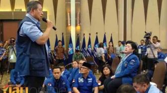 Air Mata Ani Yudhoyono saat Lihat Baliho SBY Dirusak di Pekanbaru