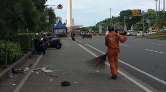 Pesta Kemenangan Persija Jakarta Selesai, Pasukan Oranye Bersihkan Sampah