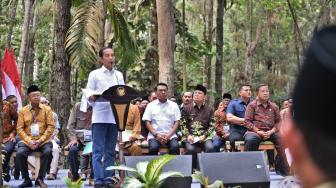 Presiden Jokowi Beri Izin Masyarakat Garap Kawasan Hutan