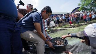 Dengar Keluhan Petani Lele, Sandiaga: Doakan Jangan Jadi Politisi Pil KB