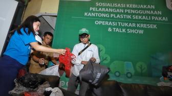 Apindo Tolak Rencana Anies Berikan Sanksi ke Penyedia Plastik