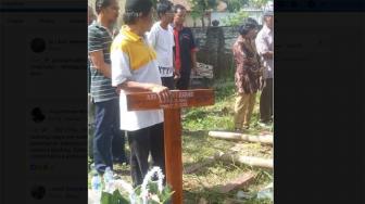 Yang Aneh dalam Insiden Pemotongan Nisan Salib di Makam Slamet