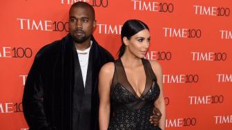 Kim Kardashian Siap Ceraikan Kanye West, Cincin Kawin Tak Lagi Dipakai