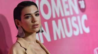 Dua Lipa Masuk Daftar Penyanyi Pop Terkaya di Inggris