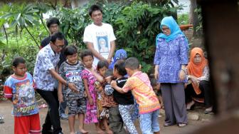 Suasana belajar-mengajar di Sekolah Alternatif Anak Jalanan (SAAJA) daerah Kuningan, Jakarta Selatan, Kamis (20/12).[Suara.com/Fakhri Hermansyah]