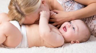 Risiko Memisahkan Bayi dari Ibu yang Positif Corona Covid-19
